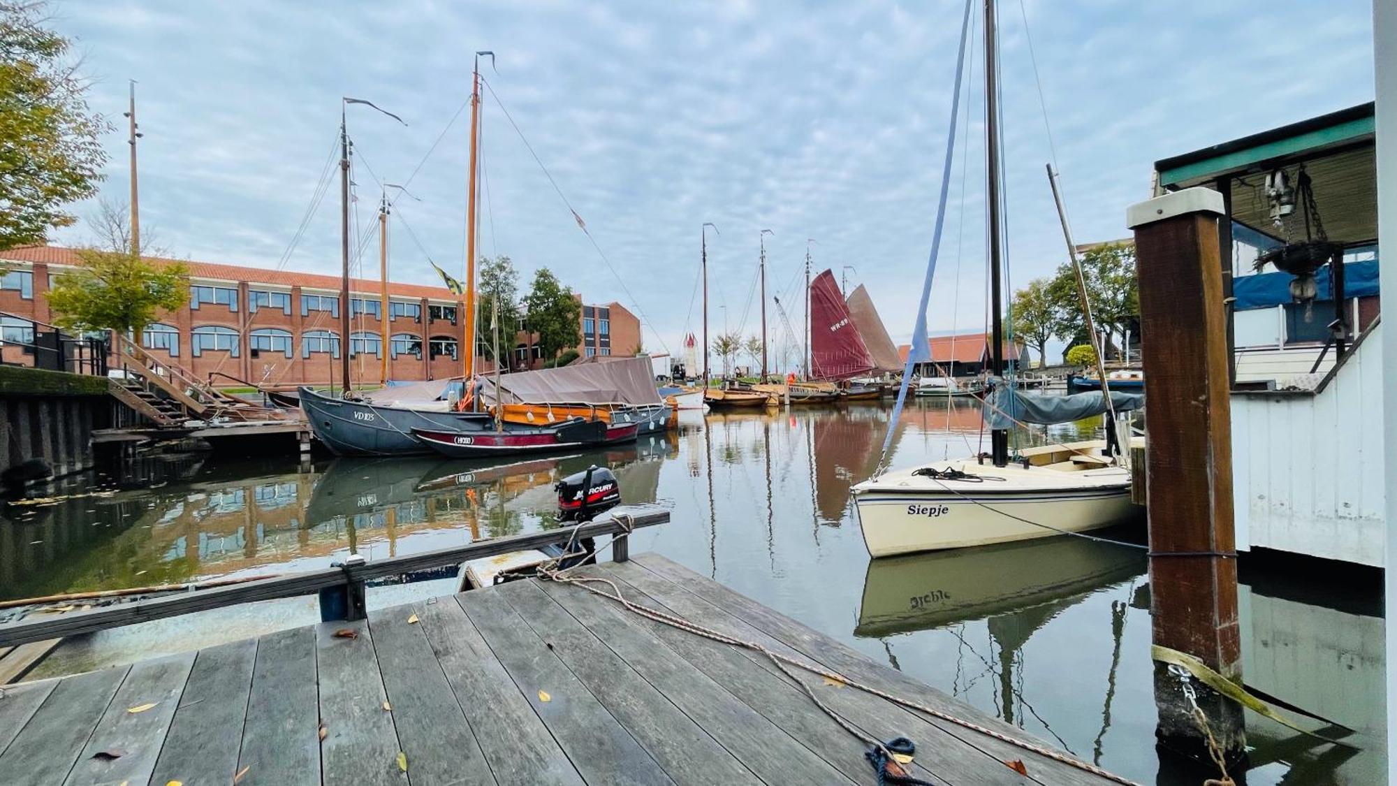 Woonboot 4 Harderwijk Hotel ภายนอก รูปภาพ